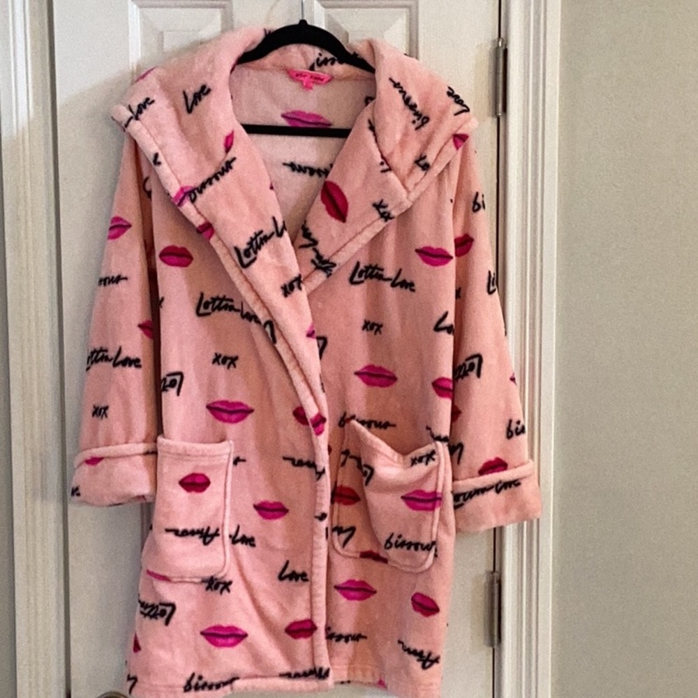 Betsey Johnson Love & Kisses Pink Plush Robe